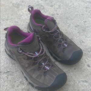KEEN Women's Targhee lll Brown/Purple Waterproof Low Hiking Shoe Size 10.5